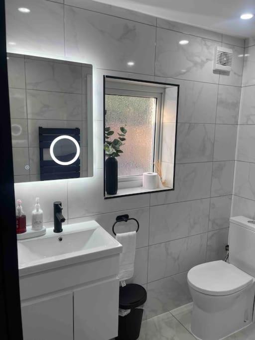 Holiday home New Modern 5 Bedroom House - Centre - Parking Cardiff